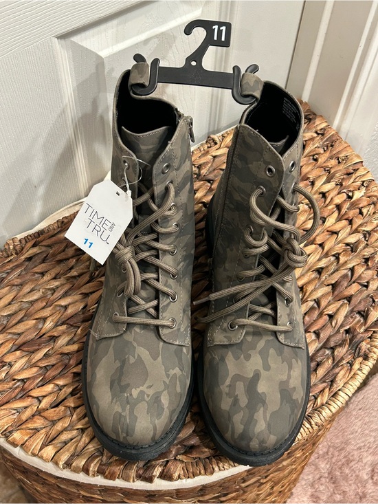 Time and Tru Shoes - Time and Tru Women’s Olive Camo Lace-Up Combat Boots